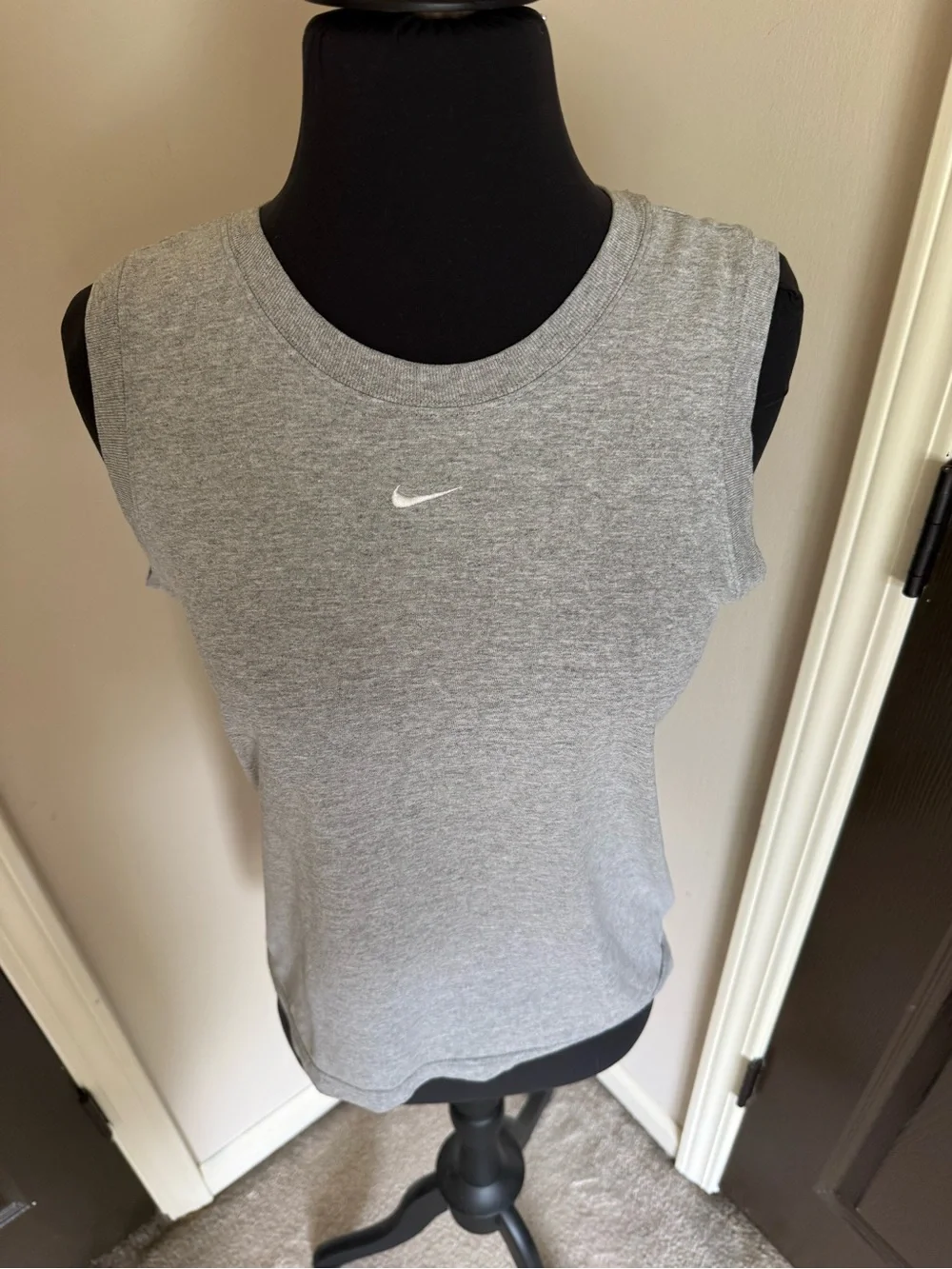 Nike Women’s Light Gray Sleeveless Athletic Tank